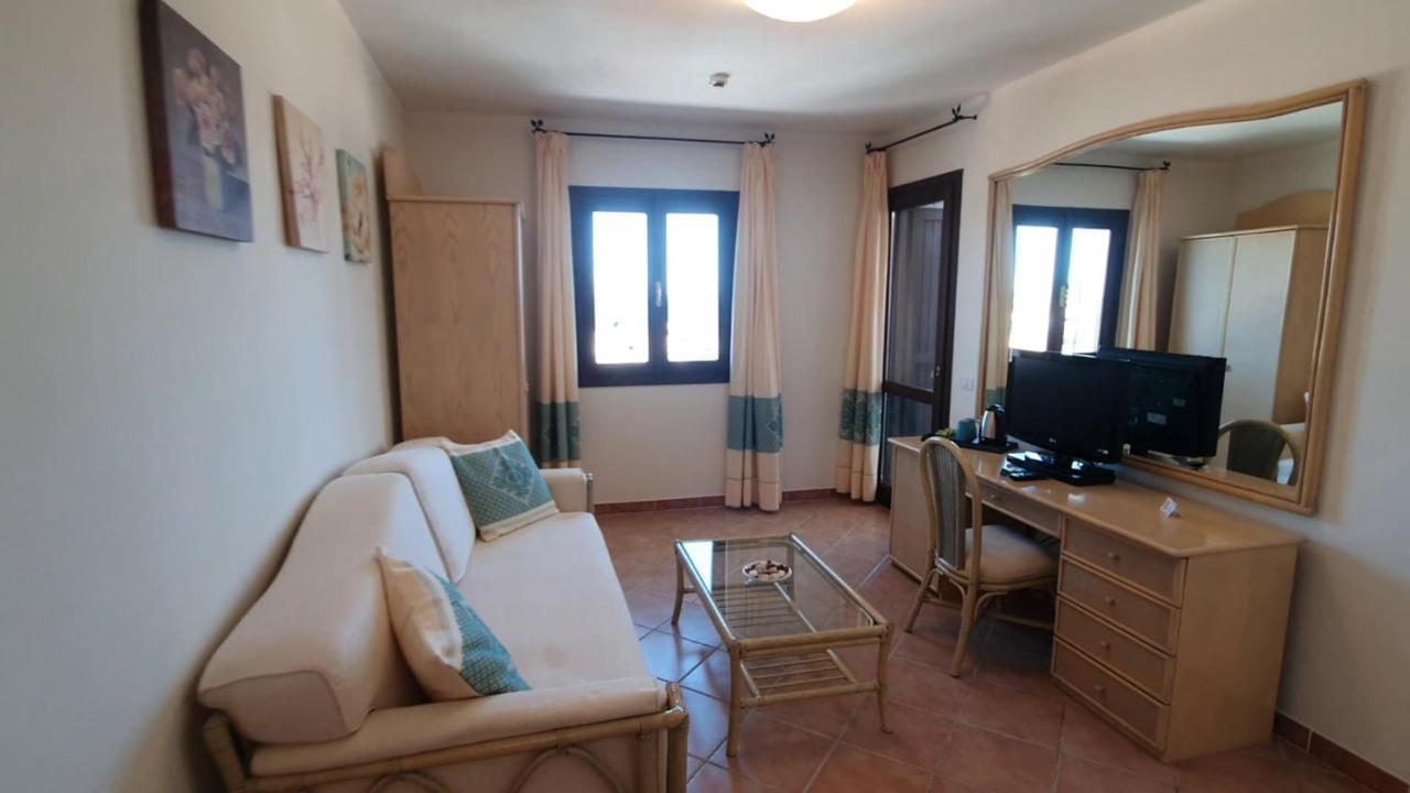 Hotel Mon Repos Baja Sardinia Kültér fotó