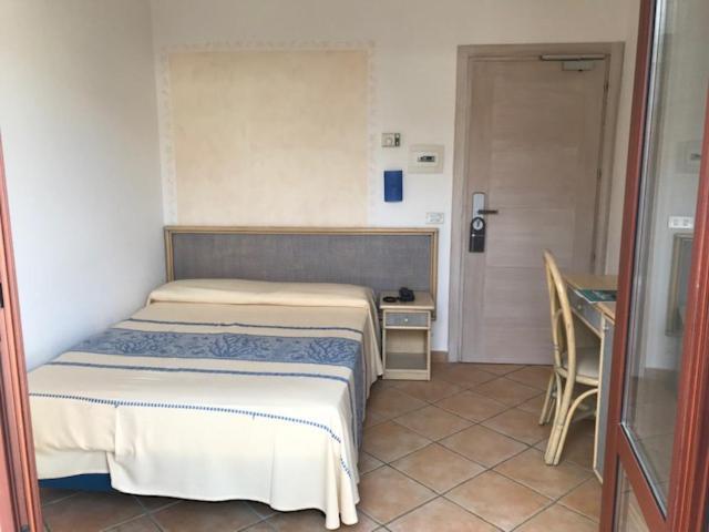 Hotel Mon Repos Baja Sardinia Kültér fotó