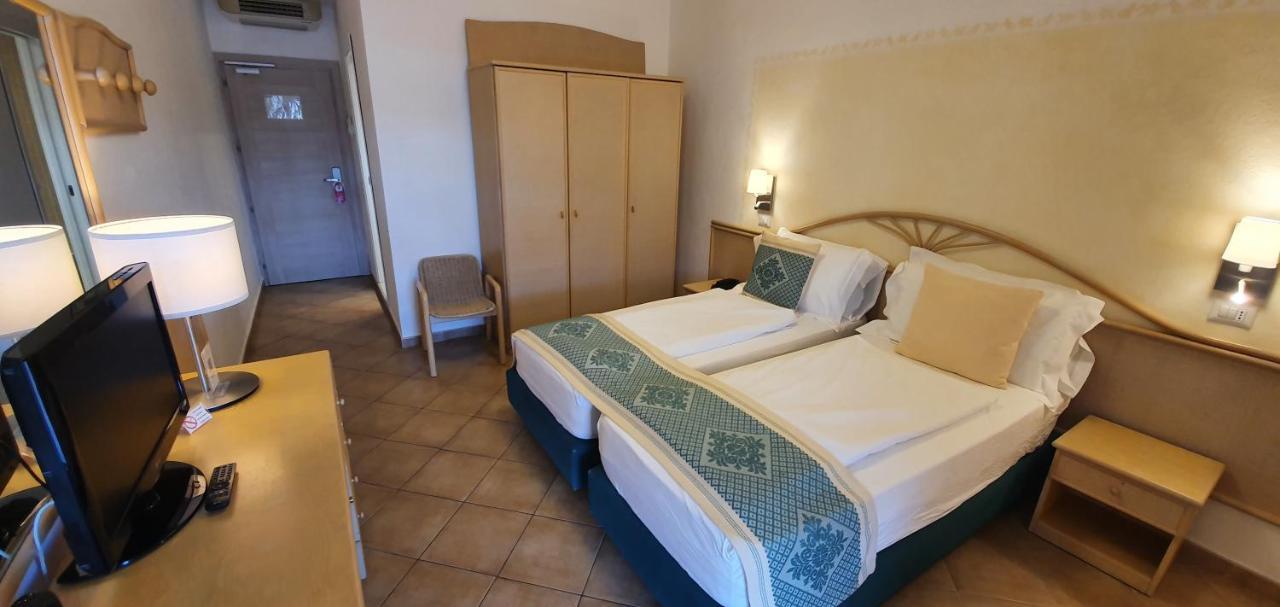 Hotel Mon Repos Baja Sardinia Kültér fotó