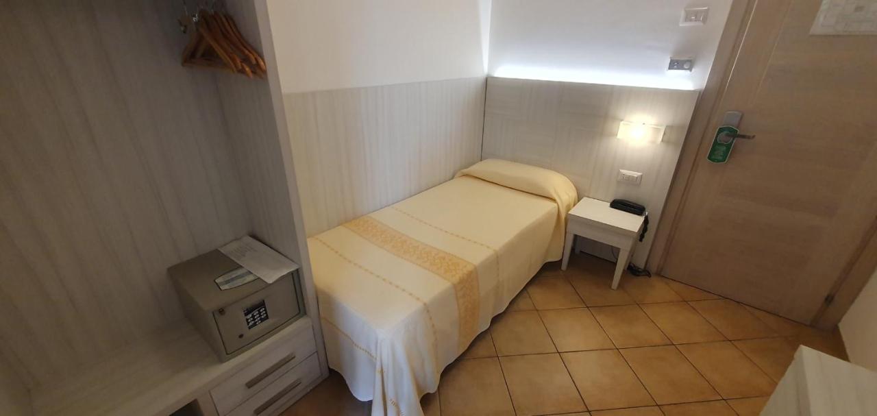 Hotel Mon Repos Baja Sardinia Kültér fotó