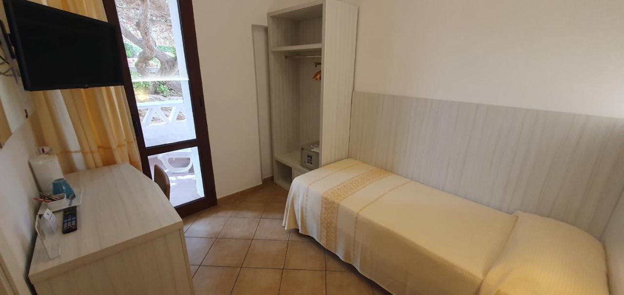 Hotel Mon Repos Baja Sardinia Kültér fotó